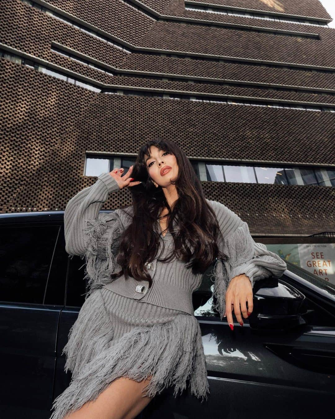 Zara Martinさんのインスタグラム写真 - (Zara MartinInstagram)「Powering through #LFW in my #RangeRoverEvoque @landrover  📸 by @moeez  @davidkomalondon」9月18日 1時42分 - zaramartin