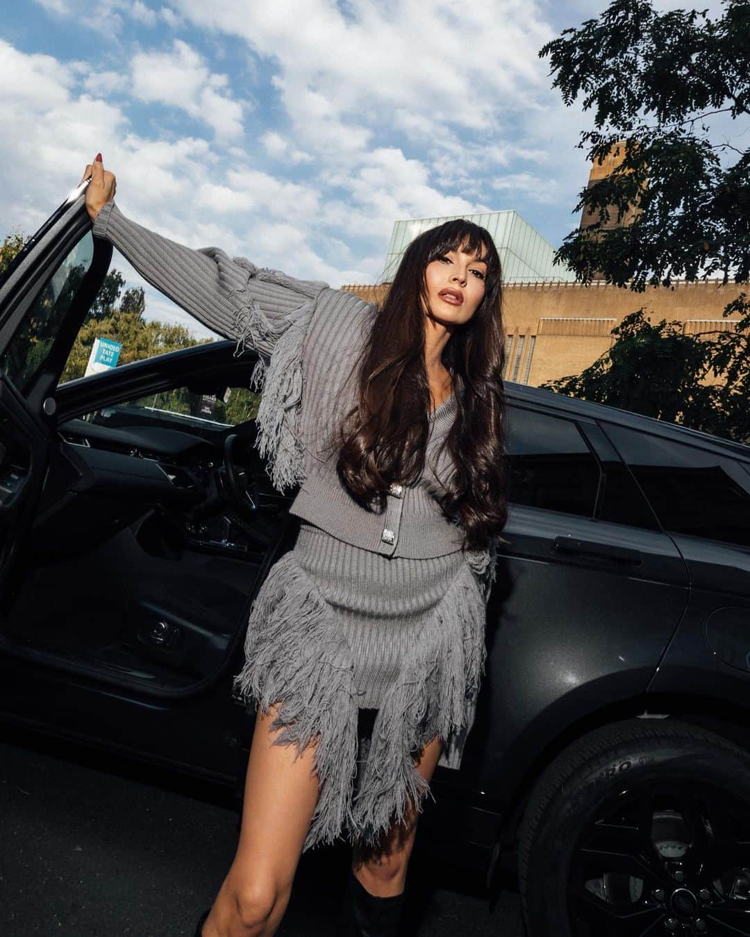 Zara Martinのインスタグラム：「Powering through #LFW in my #RangeRoverEvoque @landrover  📸 by @moeez  @davidkomalondon」