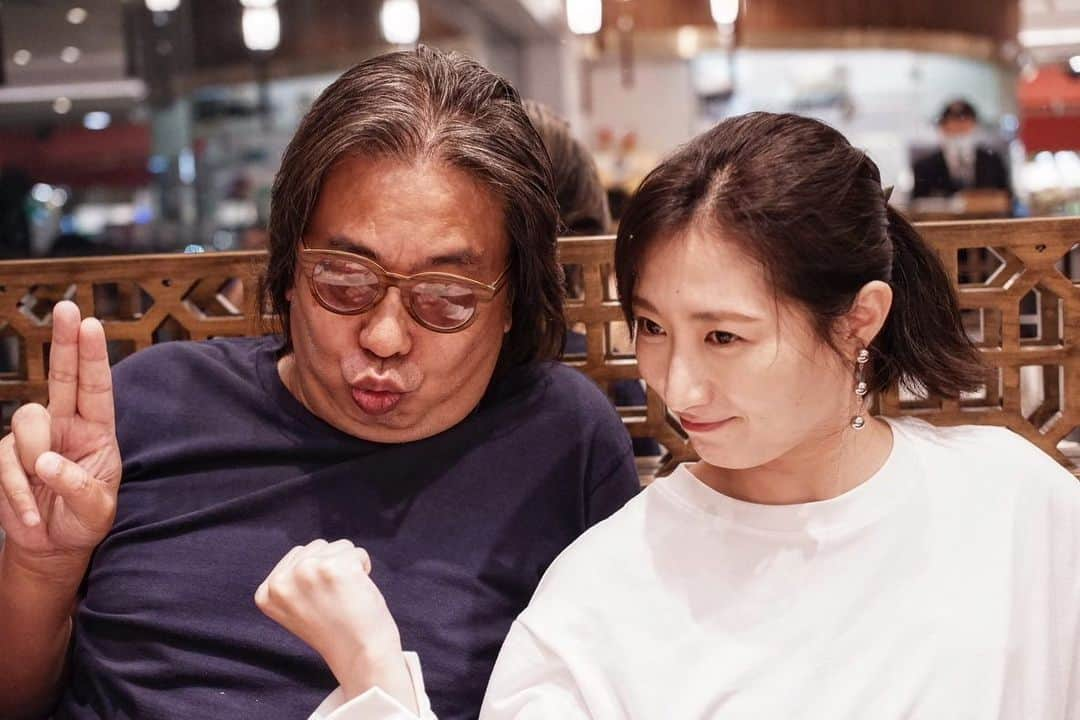 武田梨奈さんのインスタグラム写真 - (武田梨奈Instagram)「🤝 アンドリュー・ラムさんと8年ぶりの再会。 相変わらずユニークなお方で終始笑いが止まりませんでした😂😎✨  We met for the first time in 8 years! @lammanchungisme  I'm looking forward to something soon. 🐒💭  #林敏驄  #AndrewLam  #全力スマッシュ　 #FULLSTRIKE   P.S.  9月18日（月）24:00〜 『ワカコ酒 Season7』最終回です🍶🥲✨ ラストのぷしゅー。見届けてください。」9月18日 1時42分 - rinatakeda615