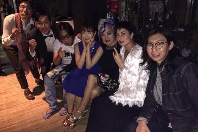 武田梨奈さんのインスタグラム写真 - (武田梨奈Instagram)「🤝 アンドリュー・ラムさんと8年ぶりの再会。 相変わらずユニークなお方で終始笑いが止まりませんでした😂😎✨  We met for the first time in 8 years! @lammanchungisme  I'm looking forward to something soon. 🐒💭  #林敏驄  #AndrewLam  #全力スマッシュ　 #FULLSTRIKE   P.S.  9月18日（月）24:00〜 『ワカコ酒 Season7』最終回です🍶🥲✨ ラストのぷしゅー。見届けてください。」9月18日 1時42分 - rinatakeda615