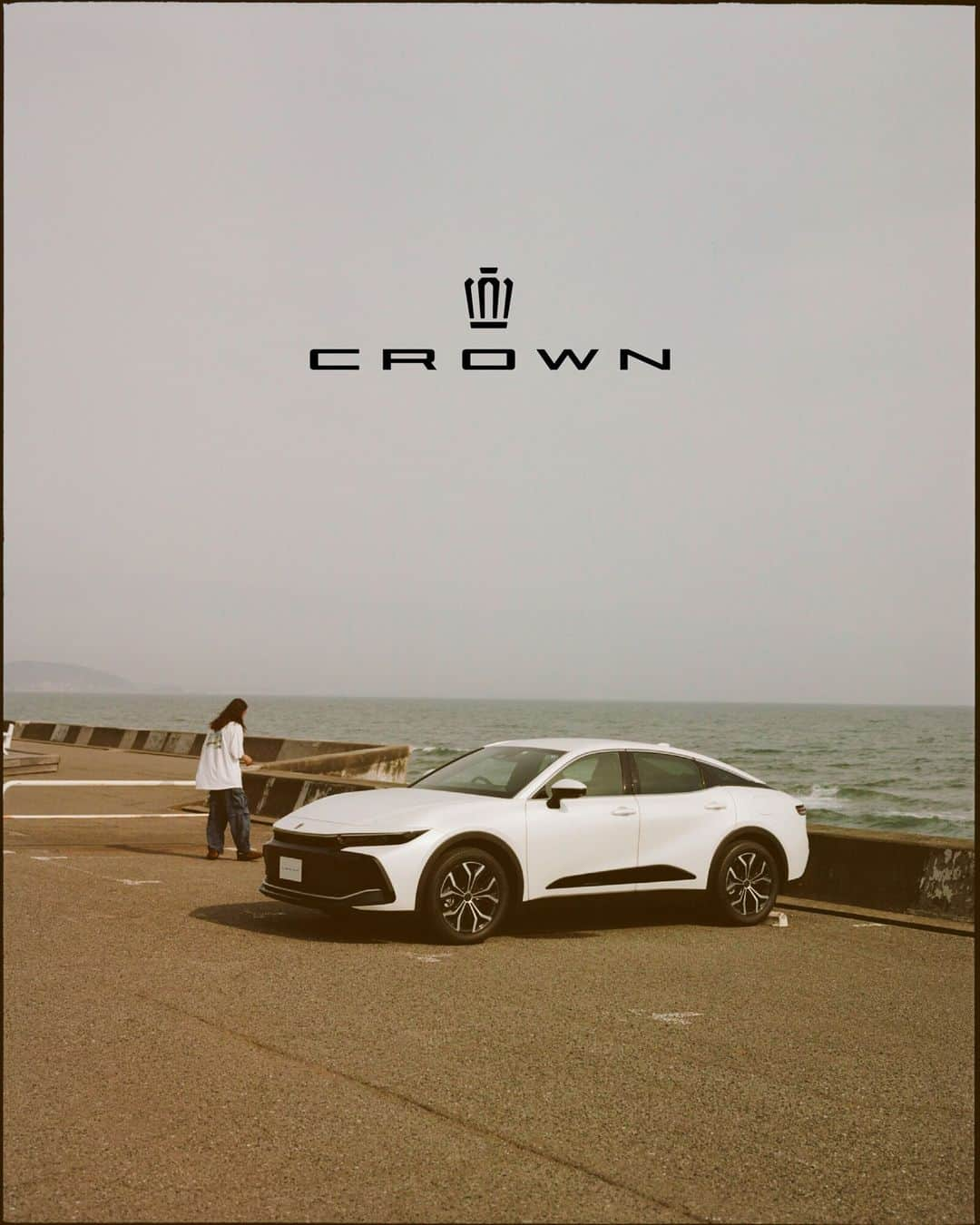 TOYOTAさんのインスタグラム写真 - (TOYOTAInstagram)「【DRIVE ALBUM】 CROWN × 海と夕陽 Other Cut photo by @kisshomaru  #トヨタグラム のハッシュタグを付けて、ぜひみなさんも愛車の写真を投稿してください。 撮影する際には交通ルールの遵守、ナンバープレートは隠して撮影することをお勧めします。  #トヨタ #TOYOTA #toyotagram #クラウン #CROWN #トヨタクラウン #TOYOTACROWN #海 #青空 #絶景 #車のある風景 #愛車のある風景 #愛車撮影 #愛車 #写真 #写真の撮り方 #写真好きな人と繋がりたい #カメラ #カメラワーク #カメラ好きの人と繋がりたい #嶌村吉祥丸」9月18日 8時00分 - toyota_jp