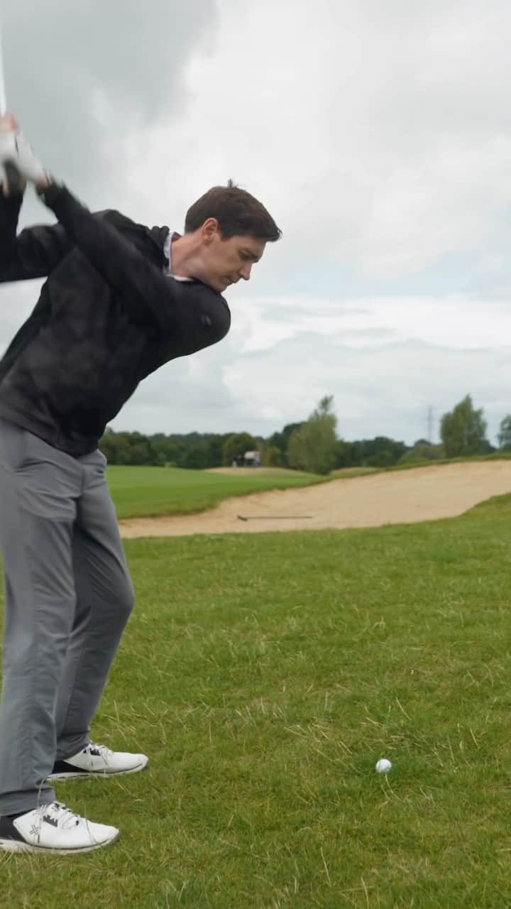 オリバー・フェルプスのインスタグラム：「The first episode of Beef’s Golf School with @american_golf is OUT NOW!!!! Awesome day with the legend @oliver_phelps, working on his chipping, flop shots, driving and lots more! Go get amongst it, hit the link in my bio to watch the full video now ⛳」