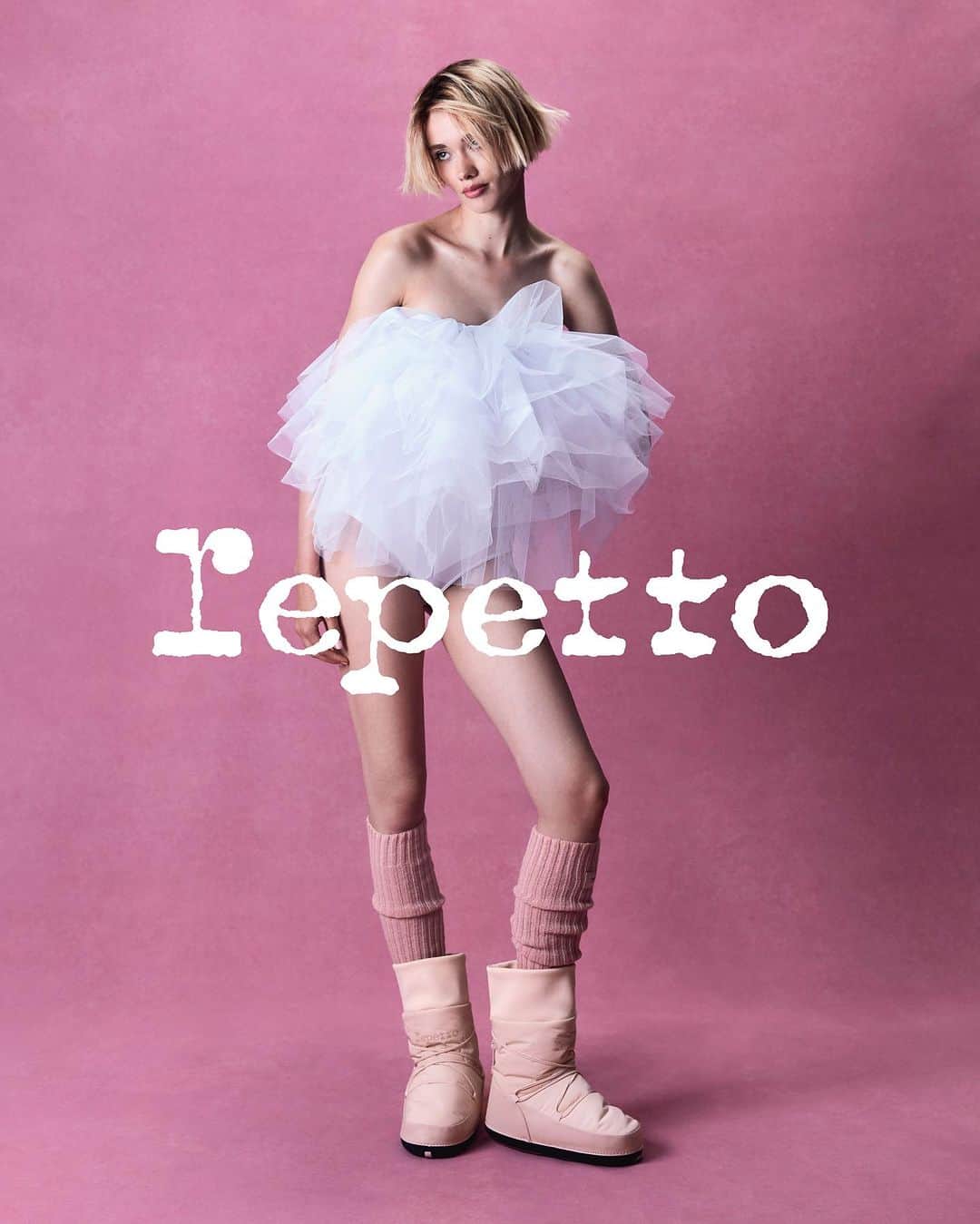 Repettoのインスタグラム：「THE LOOP.  The Gentiane Boots.  #RepettoFW23 #FW23」