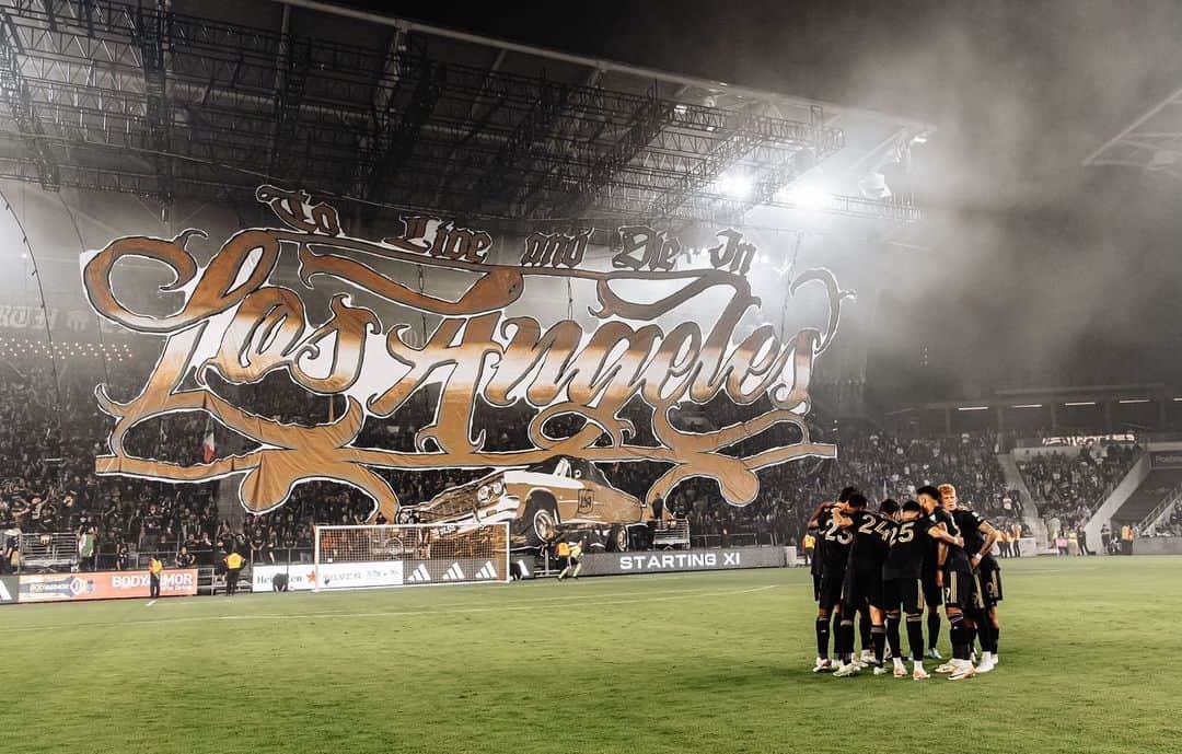 ジョルジョ・キエッリーニのインスタグラム：「⚫️🟡 LA is black and gold ⚫️🟡」