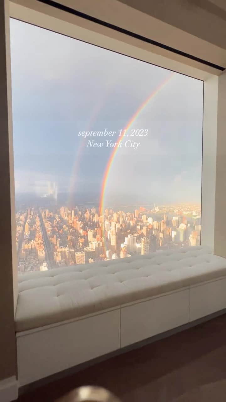 Earth Picsのインスタグラム：「@meg_wall 🌈 witness a rare full rainbow in New York City on September 11 🌈   Video by: @meg_wall  📍 New York 🏙️」