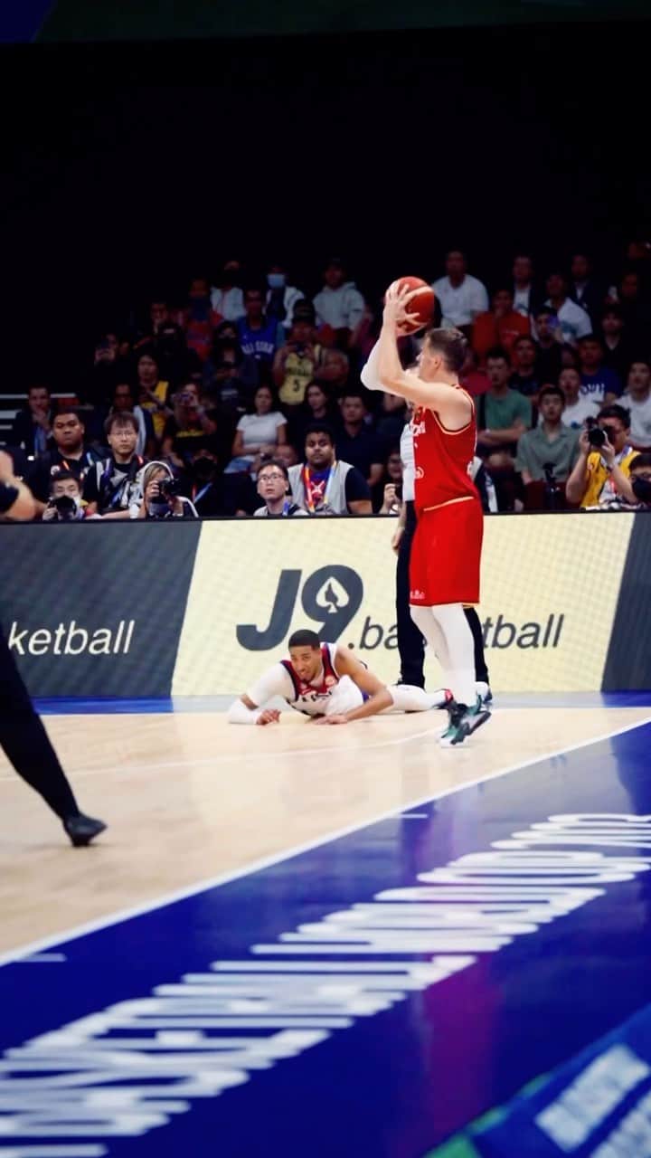 FIBAのインスタグラム：「Floor is lava 🔥  #FIBAWC」