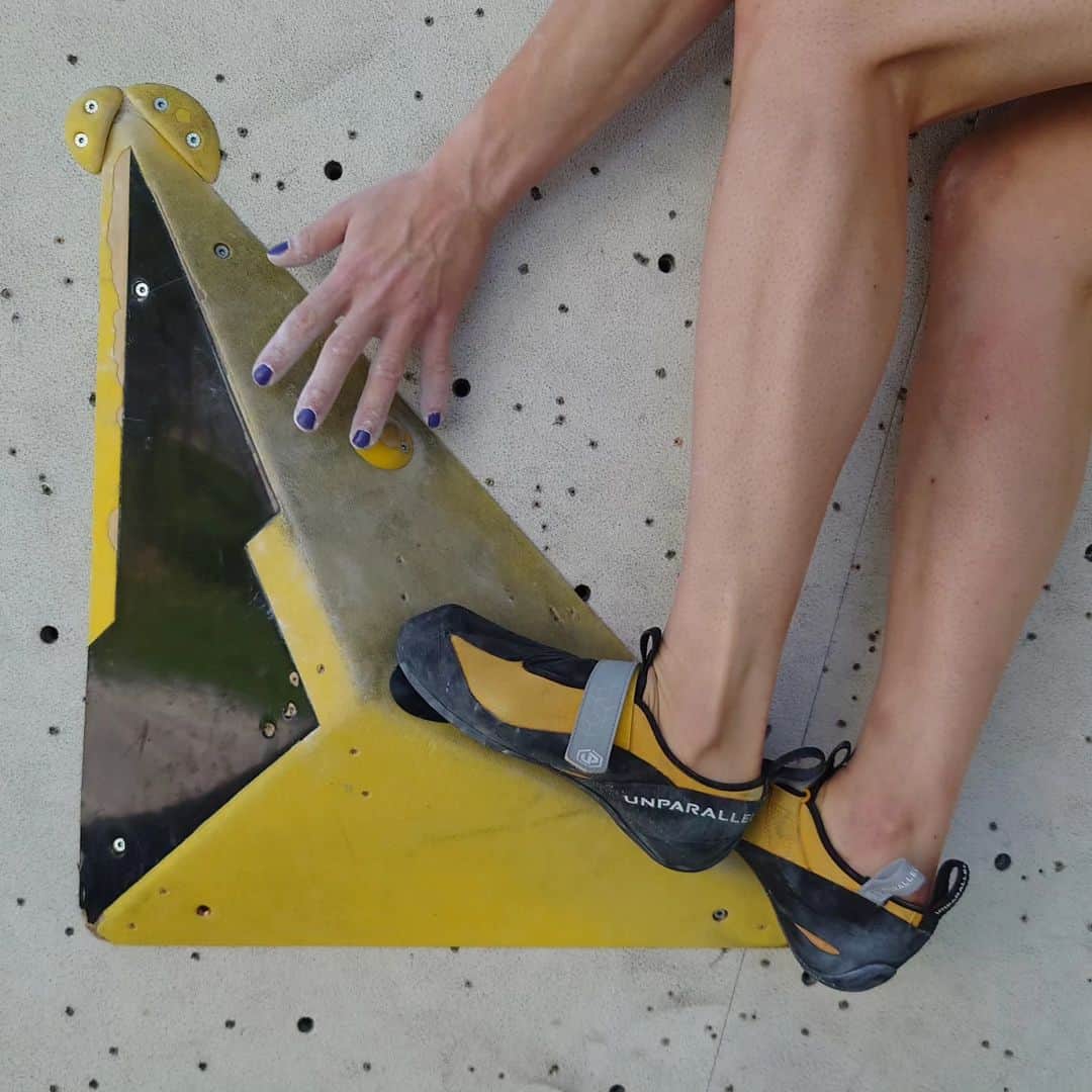スターシャ・ゲージョさんのインスタグラム写真 - (スターシャ・ゲージョInstagram)「A perfect fit, not only in colour but also for those tiny footholds. Slab action with the TN Pro @unparallelup   Moment caught by @mattwoidy without me noticing 😅  #bouldering #climbing #bouldern #klettern #unparallelup」9月18日 2時48分 - gejostasa