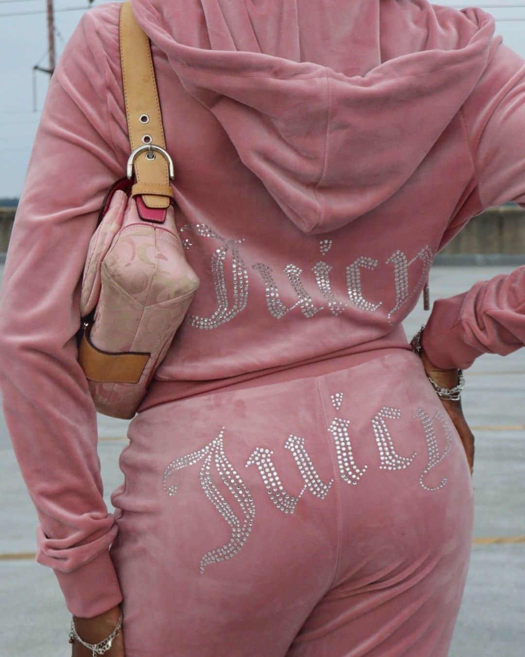 ジューシークチュールのインスタグラム：「If you've got it, flaunt it. #JuicyCouture」