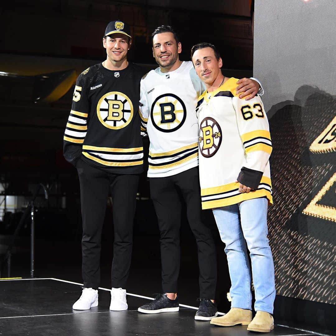 NHLさんのインスタグラム写真 - (NHLInstagram)「Lookin' good in the new Bruins Centennial threads. 🐻  (📸: @nhlbruins)」9月18日 3時35分 - nhl