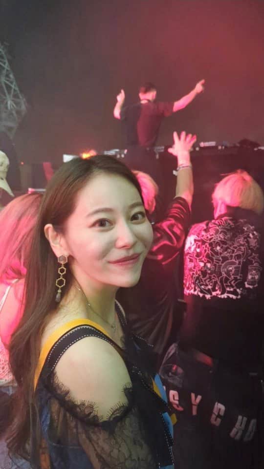のインスタグラム：「@ultrajapan 🔥 * 初めてのウルトラジャパン♡ バックヤードの臨場感もフロアの一体感も どちらも楽しめて最高でした🥹  @vanne_yoroniku さんご招待ありがとうございました🥰 * #ウルトラジャパン#ウルトラジャパン2023#ultrajapan#ultramusicfestival#skrillex#ultrajapan2023」