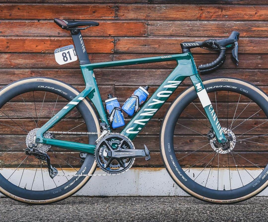 Shimanoさんのインスタグラム写真 - (ShimanoInstagram)「Fastest bike of @lavuelta! 💚 @kaden.groves, the Green Jersey conqueror, blazed to victory in Madrid on his @canyon Aeroad with Dura-Ace 12-speed Di2 in the thrilling finale of Vuelta a España.   #ShimanoRoad #FindYourFast #LaVuelta23 📸 @jozza_cyclingpics」9月18日 3時12分 - rideshimano