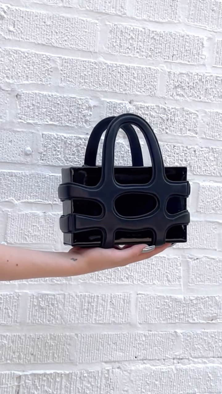 KARAのインスタグラム：「🕸️ The Web Tote 🕸️ A KARA team favorite from the new collection. Visit our site to see the exclusive colorway that’s only available at KARAstore.com 🙃」