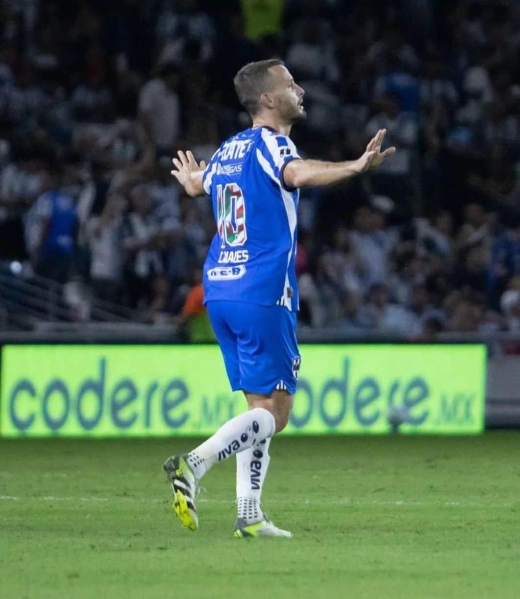 セルヒオ・カナレスさんのインスタグラム写真 - (セルヒオ・カナレスInstagram)「🔵⚪️ Noche espectacular, @rayados ... ¡¡ Arriba el Monterrey !!」9月18日 3時26分 - sergiocanalesoficial