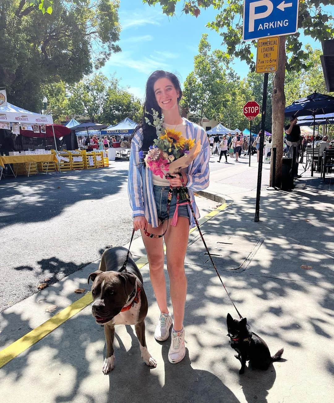 Elliana Shayna Pogrebinskyのインスタグラム：「Family Sunday farmers market 💙」