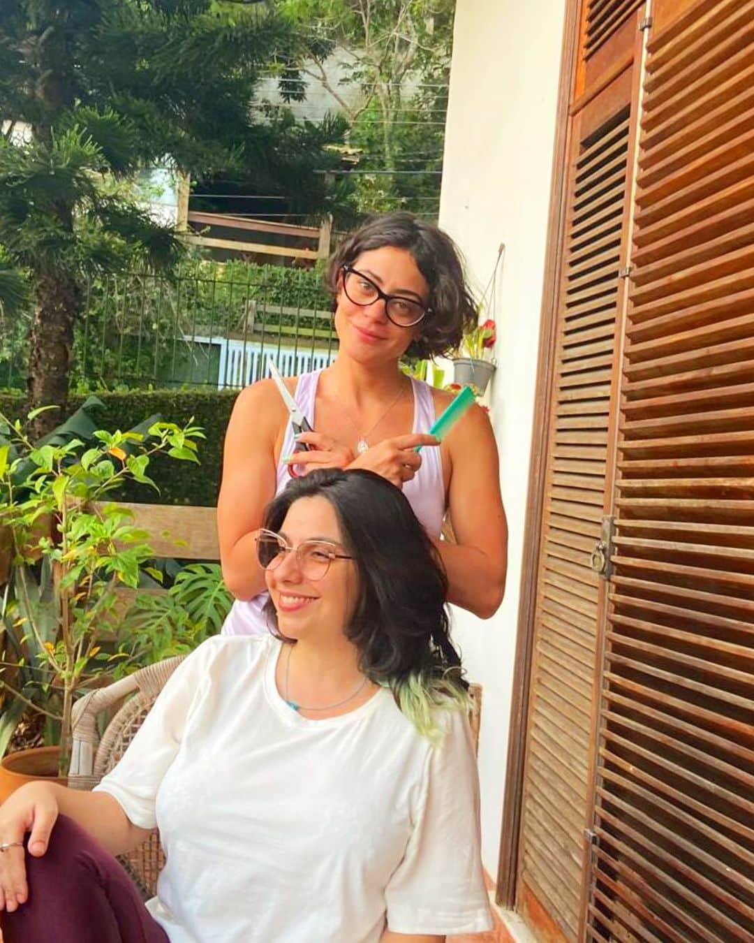 カロウ･カストロさんのインスタグラム写真 - (カロウ･カストロInstagram)「Um domingo nada normal na Carolineas’s Coiffeur 🌪️✂️🪮🤪 Ainda bem :) Paizim melhor, amigos e família 💜 Coisa linda!!!! . ⭐️🙏🏻😘」9月18日 9時07分 - castrocarol