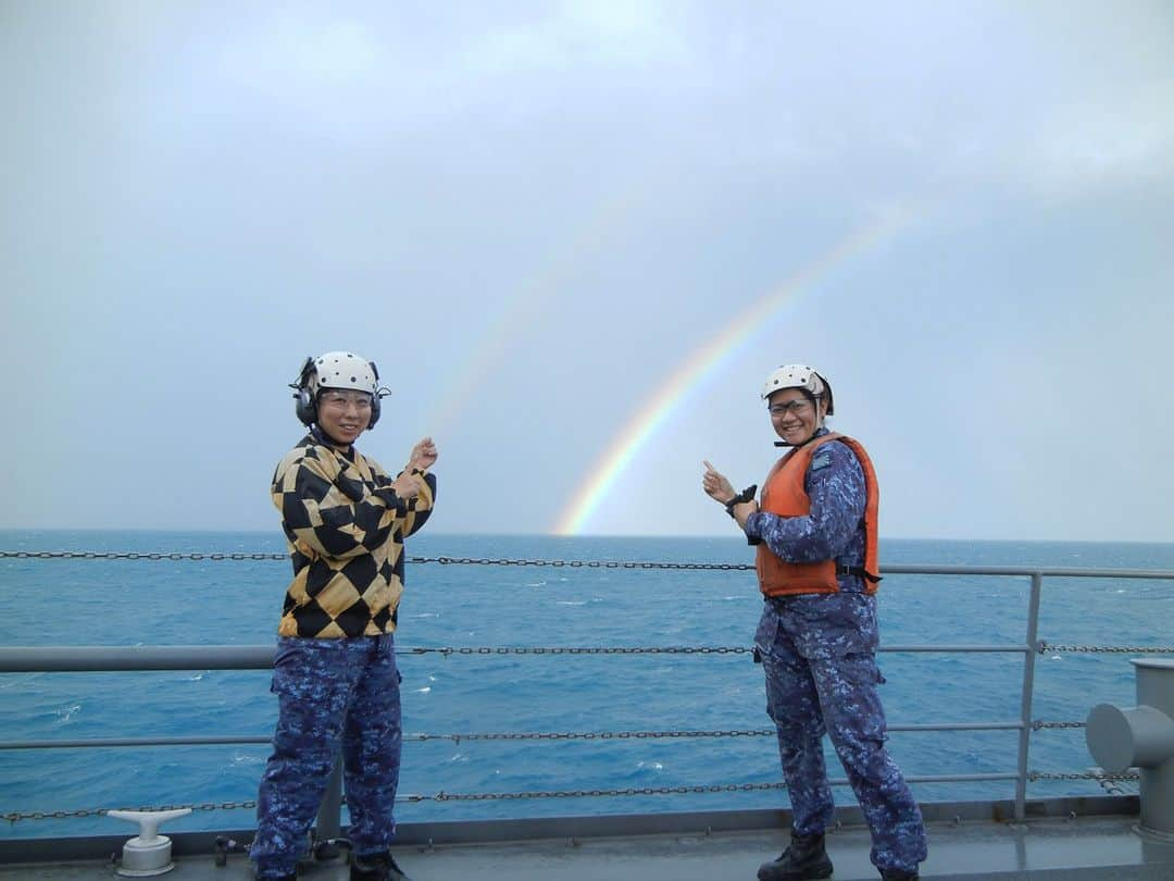 海上自衛隊さんのインスタグラム写真 - (海上自衛隊Instagram)「幸せのおすそ分け ＃ダブルレインボー 🌈が出現しました！ 皆さまにも良いことありますように。  #しもきた #虹 #笑顔 #海上自衛官 #空好きな人と繋がりたい」9月18日 9時00分 - jmsdf_pr