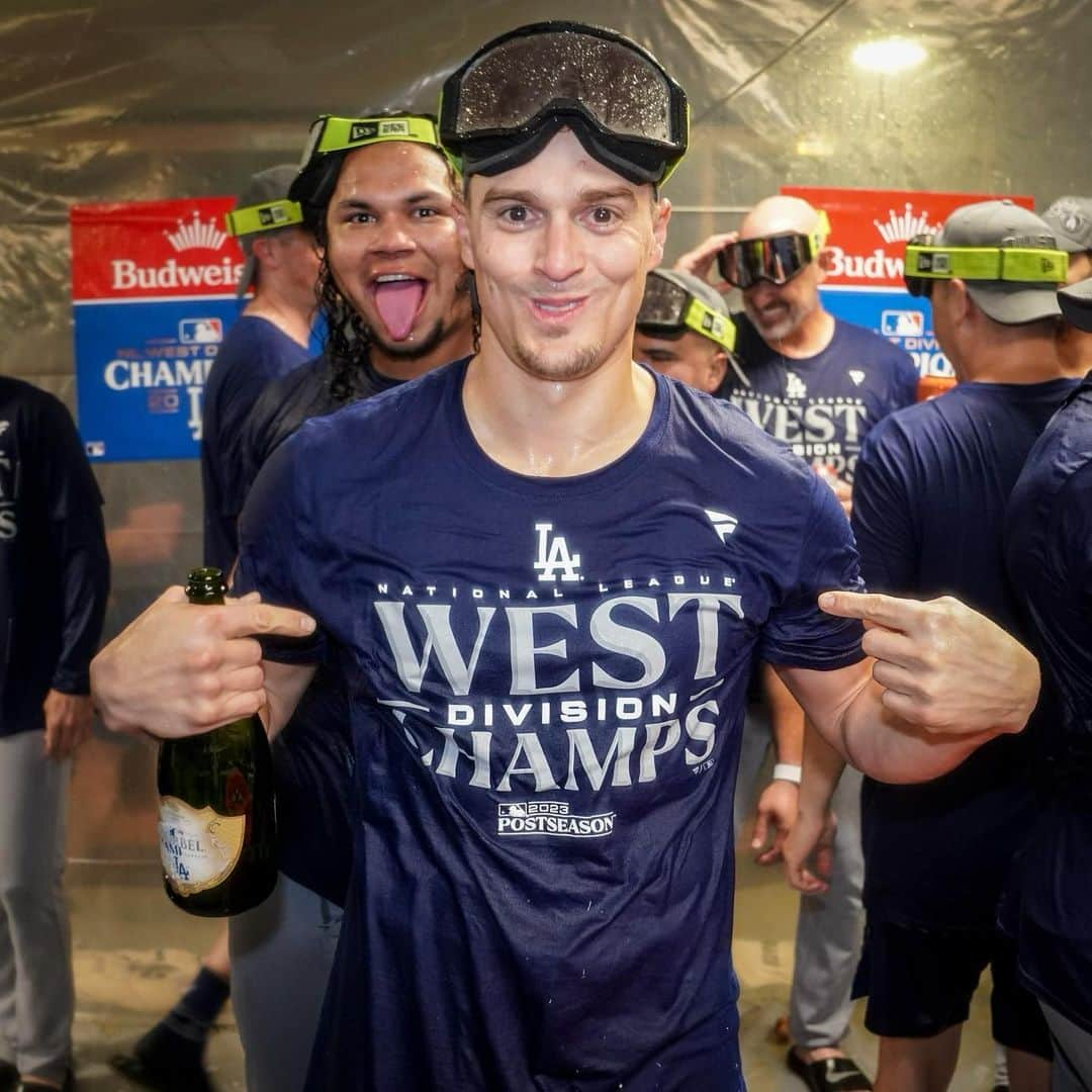 エンリケ・J・ヘルナンデスのインスタグラム：「Never gets old! #NLWestChamps」