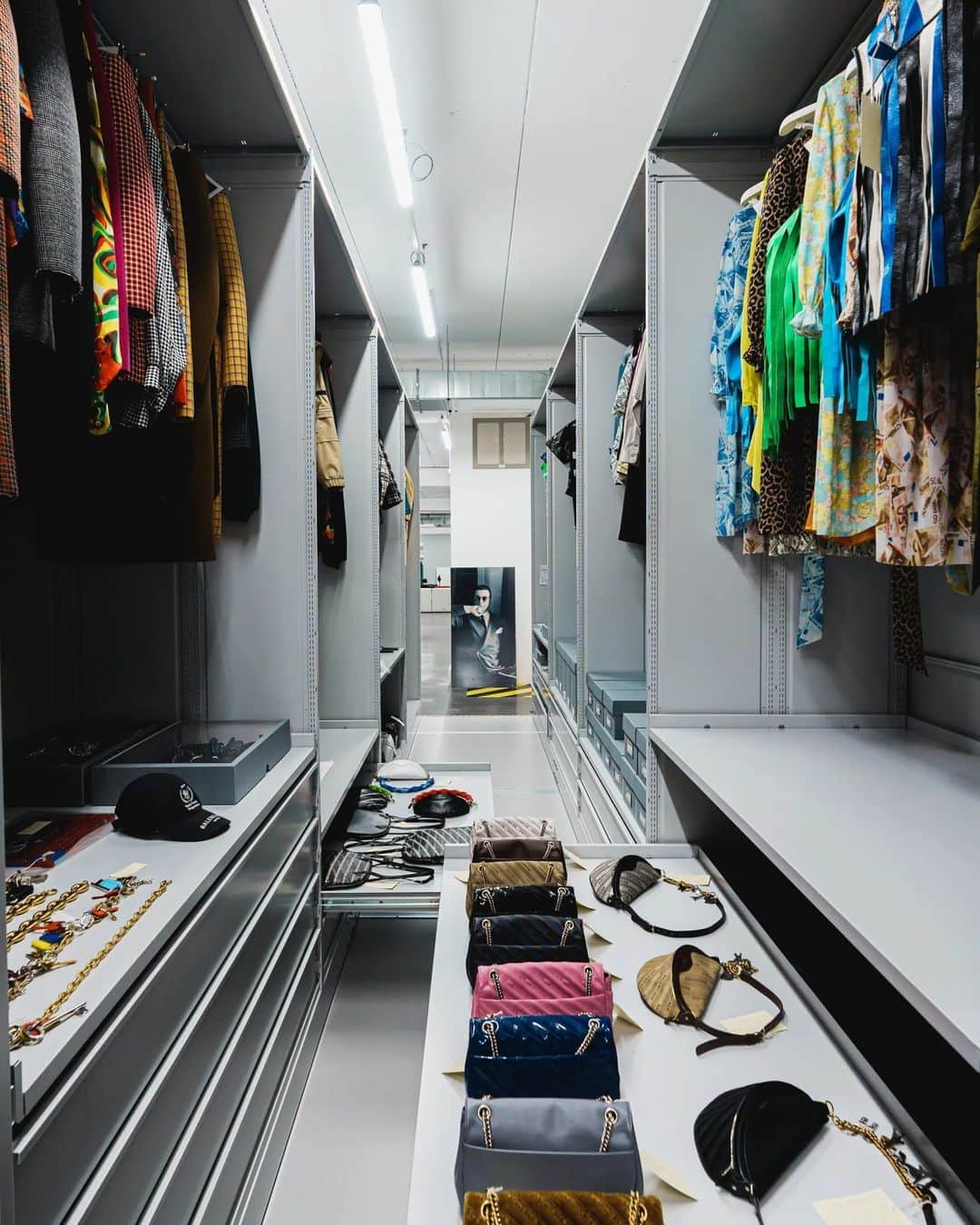 Vogue Italiaさんのインスタグラム写真 - (Vogue ItaliaInstagram)「Ci si chiede spesso ...