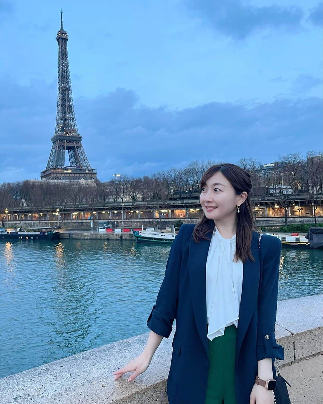 佐竹明咲美のインスタグラム：「. 思い出投稿🇫🇷  いざ、セーヌ川クルーズへ🛳️  #Paris #parisfrance  #France #trip #seine  #towereiffel   #パリ観光　#セーヌ川　 #セーヌ川クルーズ #エッフェル塔」