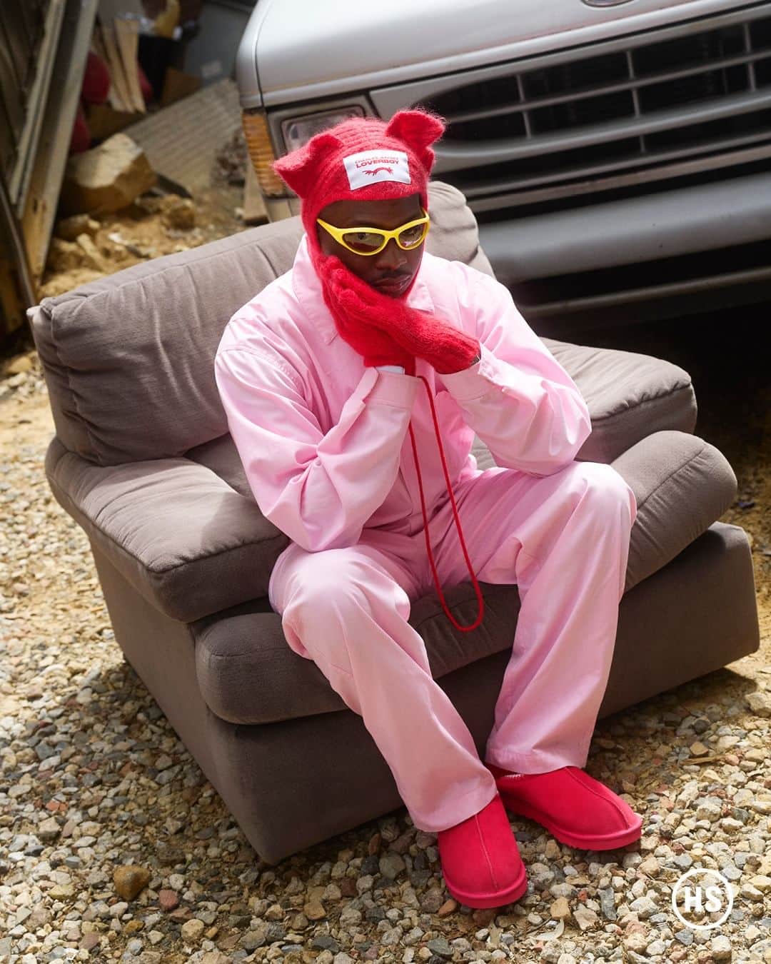 アグのインスタグラム：「@lilyachty we want to be friends. 🫶  Publication @highsnobiety  Photographer @jason_nocito_studio  Stylist @sebjective  Words @ejordan.web  Groomer @scottmcmahangrooming  Set @megankiantos  Production @tcreativenyc」