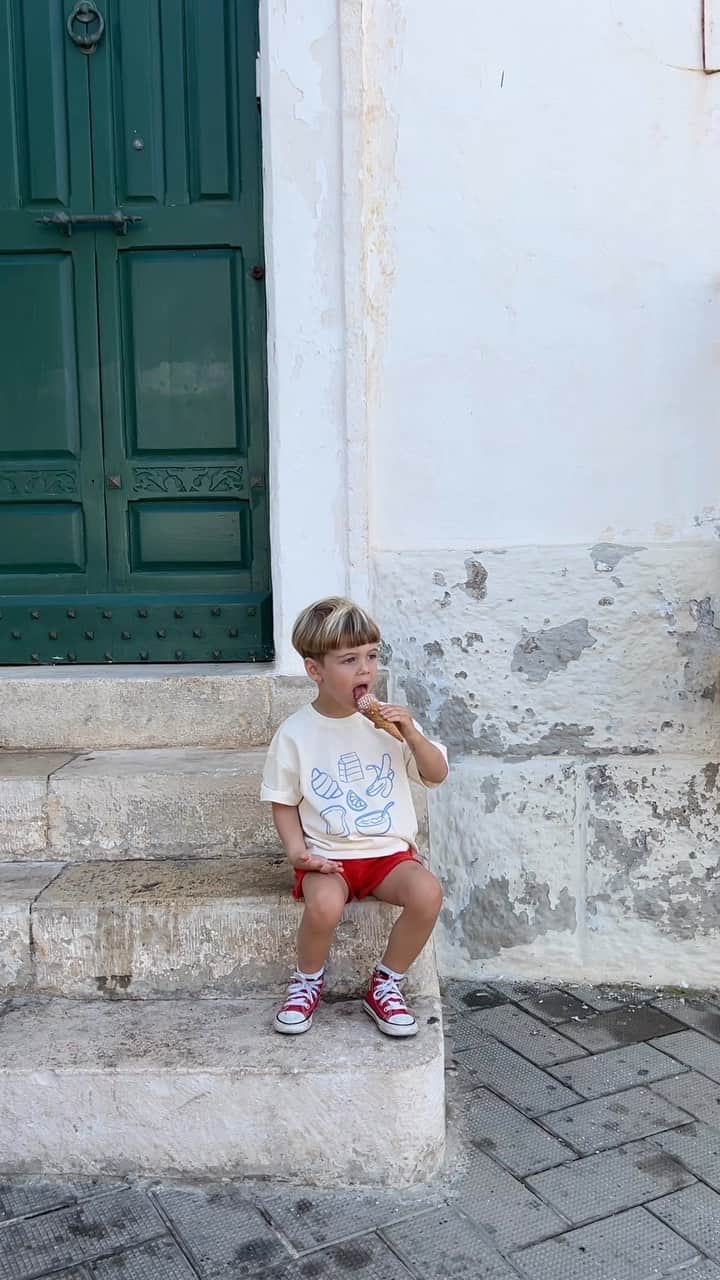 のインスタグラム：「Core memories for me >>> 🫶🏼  #italy #capri #family」