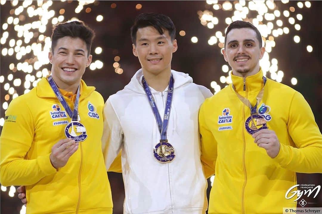 アルトゥール・オヤカワ・マリアノのインスタグラム：「Dobradinha do Brasil 🇧🇷 🥈🥉!!! Presentão pré aniversário ❤️ . . @cbginastica @timebrasil @cdafab @aminovitalbrasil @cris_gym_coach @hdbatata」