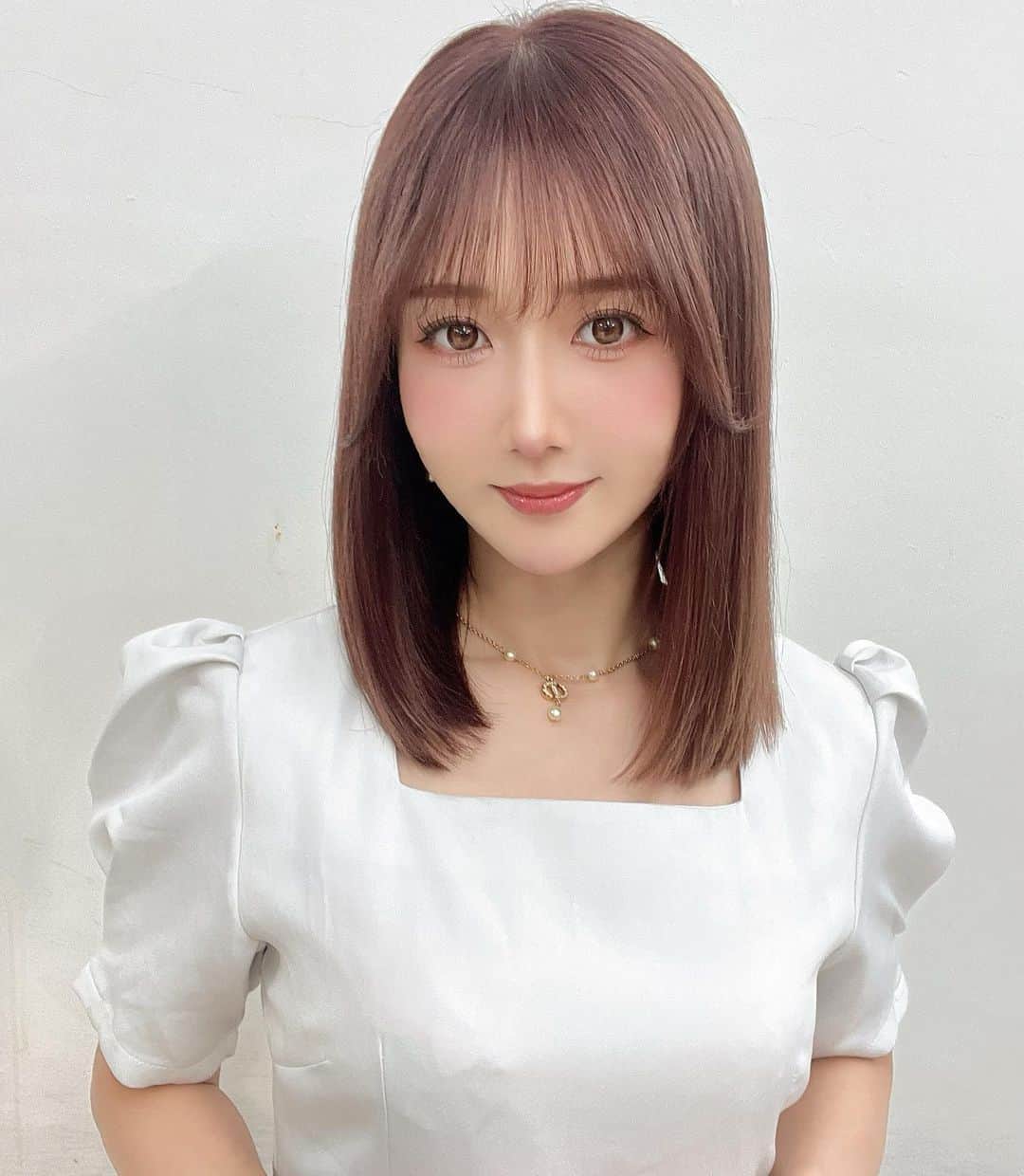 大槻ひびきのインスタグラム：「aid恵比寿店 (@aid_hair)に行ってきました🥰 夏は髪明るくしたくなる！ カラーはピンクまぜてもらいました💓 トリートメントでサラサラ✨  担当のタカラさん(@takara_aid) ありがとうございました😊 #hair #hairstylist #haircolor #hairtreatment #haircut #hairsalon #ebisu」