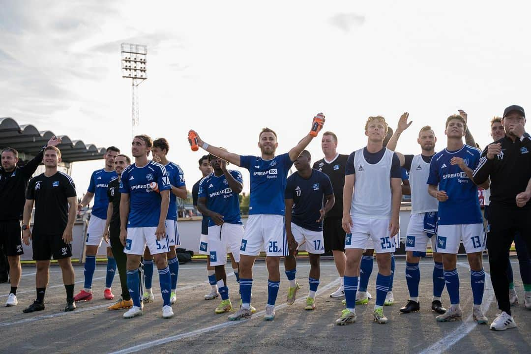 マルク・ムニエッサさんのインスタグラム写真 - (マルク・ムニエッサInstagram)「Away win💙⚽️🙌🏼」9月18日 4時33分 - muniesa