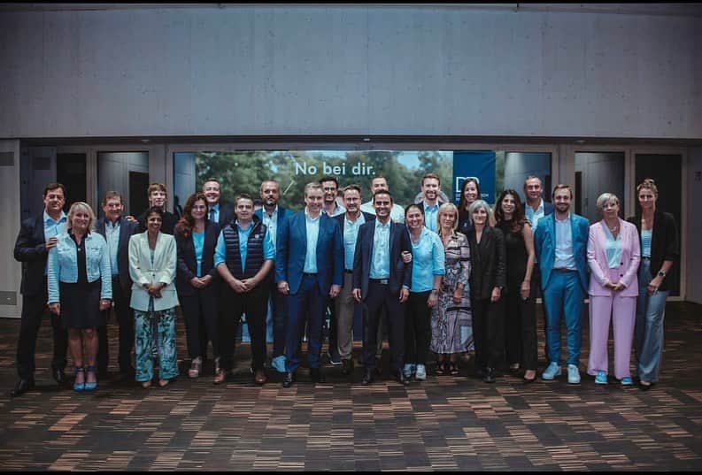 マンデイ・ミネラのインスタグラム：「Eicht Walversammelung am Süden zu Diddeleng mam Premier @xavier.bettel, de Spëtzekandidaten @hahn_max an #ClaudeMeisch an allen Kandidatinnen an Kandidaten vun der Südlëscht  #Lëscht2 @dp_demokratesch_partei」
