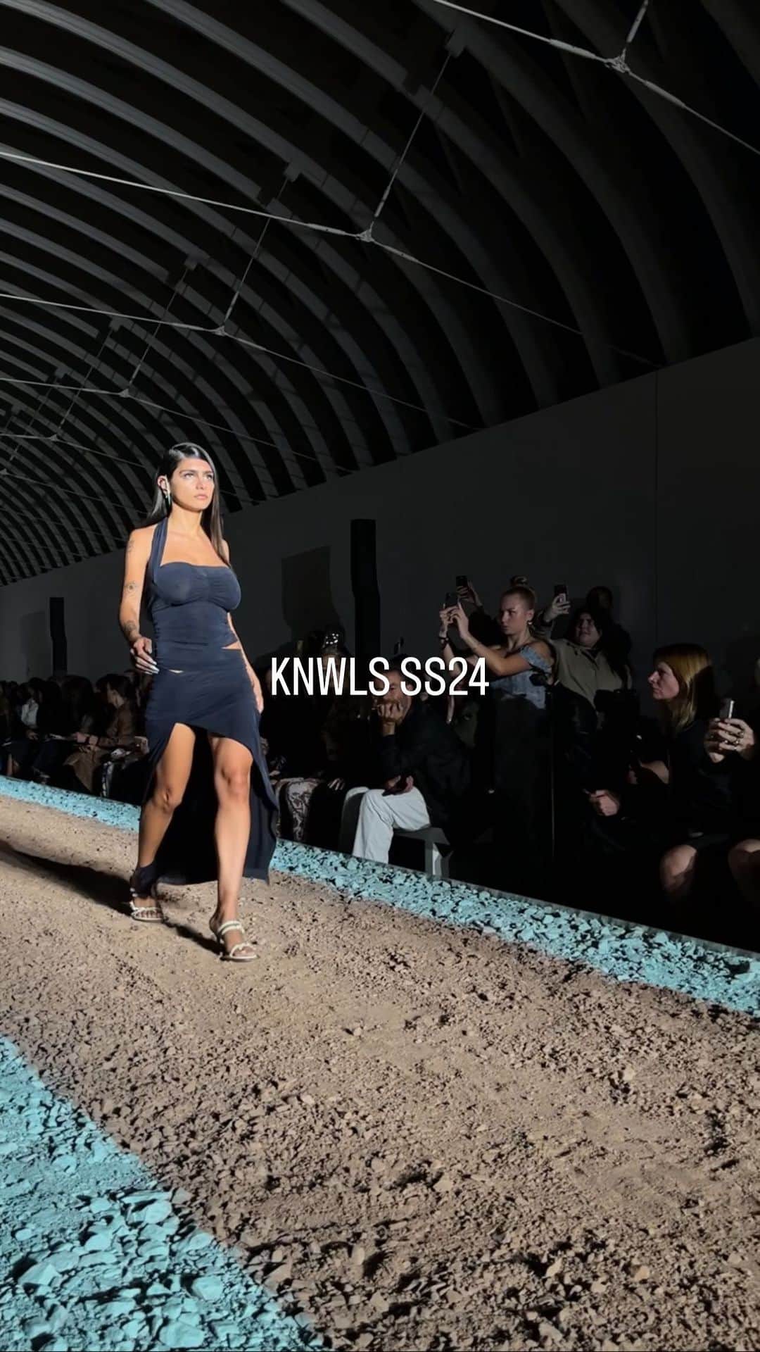 Dazed Magazineのインスタグラム：「Fuelled up for @knwlslondon’s SS24 collection ‘Petrol’, closed by @miakhalifa followed by a KNWLS x @jeanpaulgaultier serve by @lilymcmenamy — WDYT of the collection? 💬  Stay tuned to #DazedFashionTV for all your fashion week updates 📺✨  📹 @mariosmystidis, edit @laughton_92  #DazedFashion #KNWLS #SS24 #LFW #londonfashionweek #MiaKhalifa」