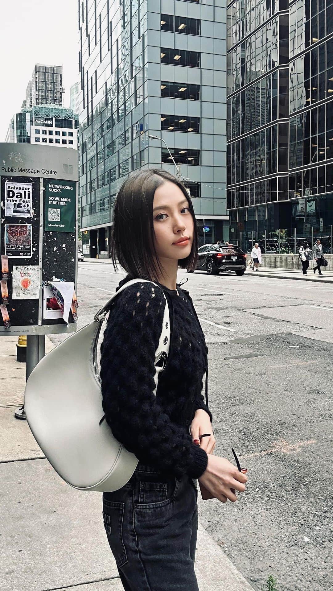 のインスタグラム：「시차 적응 중인 옥분이의 #tiff 체험 일기」