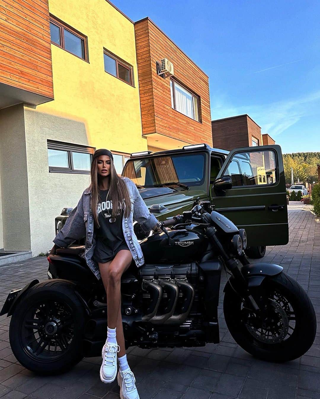 Nita Kuzminaのインスタグラム：「Игрушки для взрослых 😈⛓️🖤」
