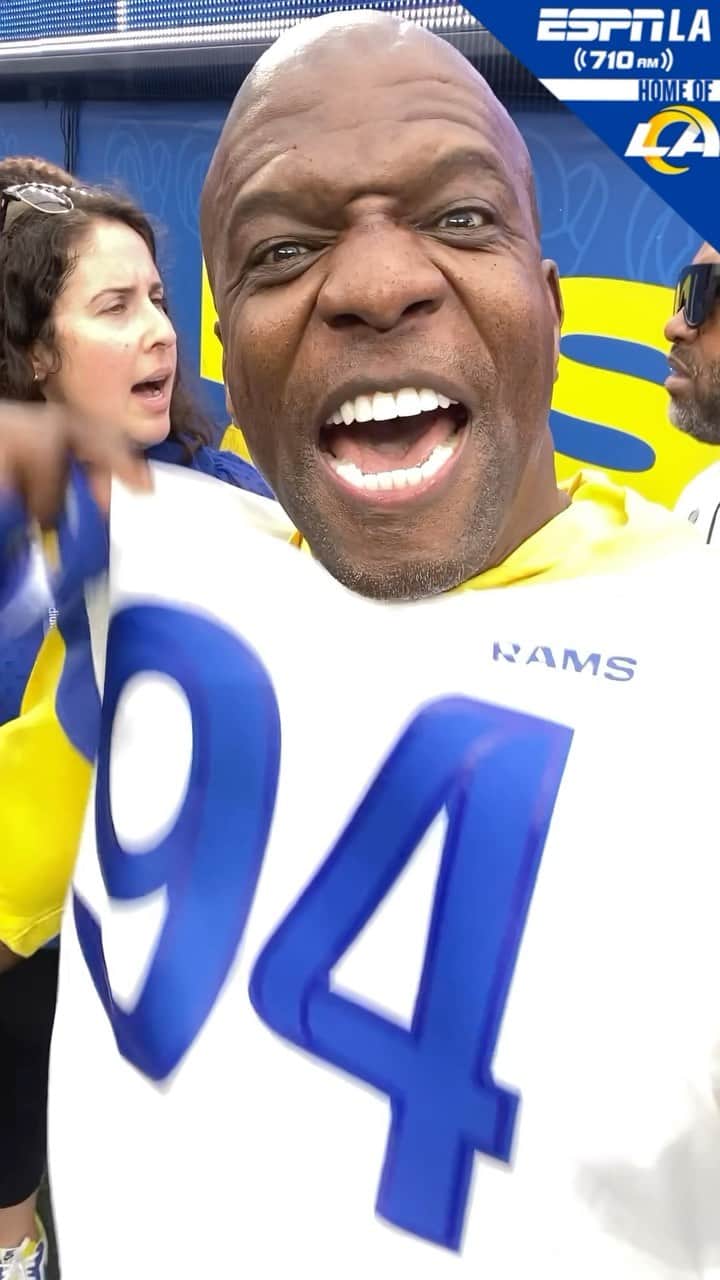 のインスタグラム：「Put this man in the game! 🏈 Shoutout @terrycrews for the love! 💙💛」