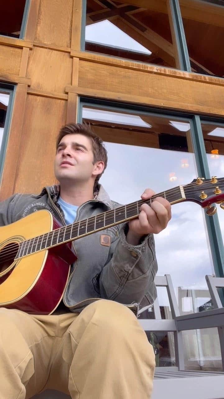 ジャック・グリフォーのインスタグラム：「The kid picked up a little country in Utah」