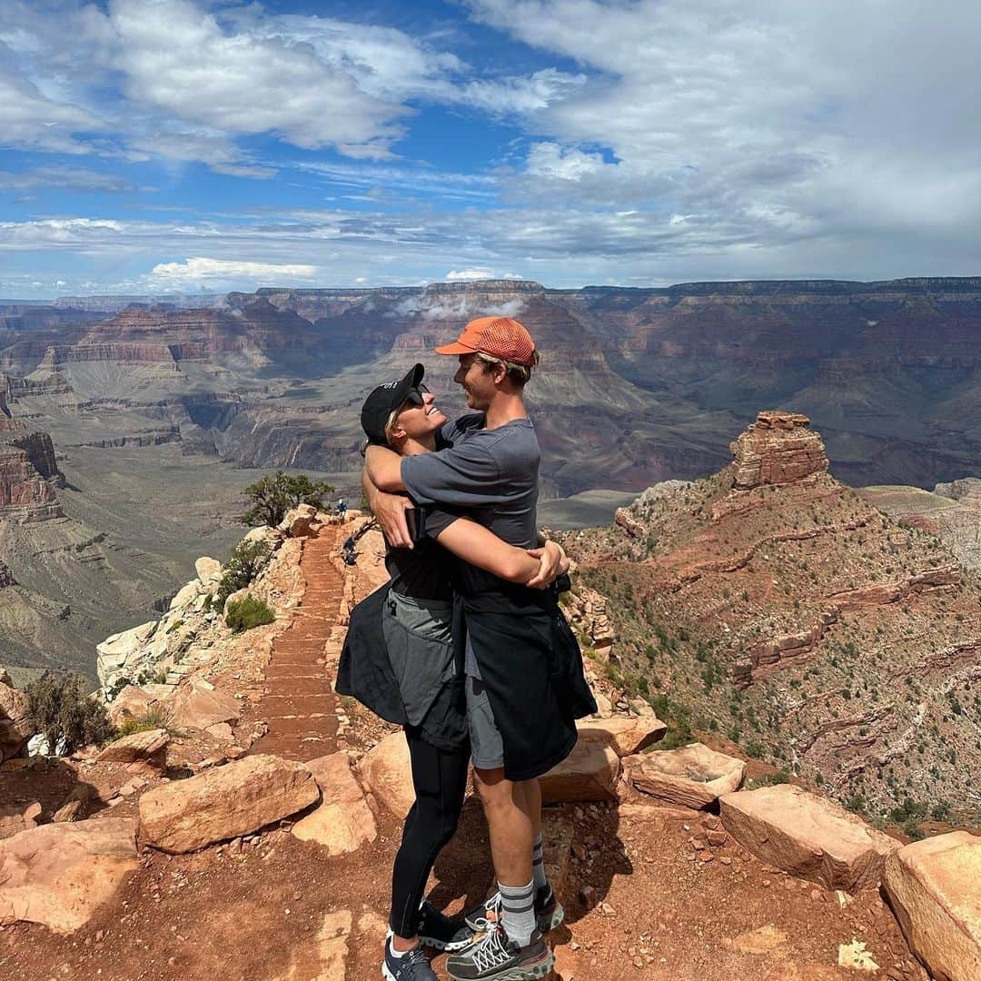 レイキー・ピーターソンのインスタグラム：「Nothing like a last minute road trip!!Zion - Grand Canyon - Vegas. We did it all 🥾🏕️🎰🎤 also @adele is a queen and a half. 🇺🇸🇺🇸 best times ever @thomas_allan @picklummolly」