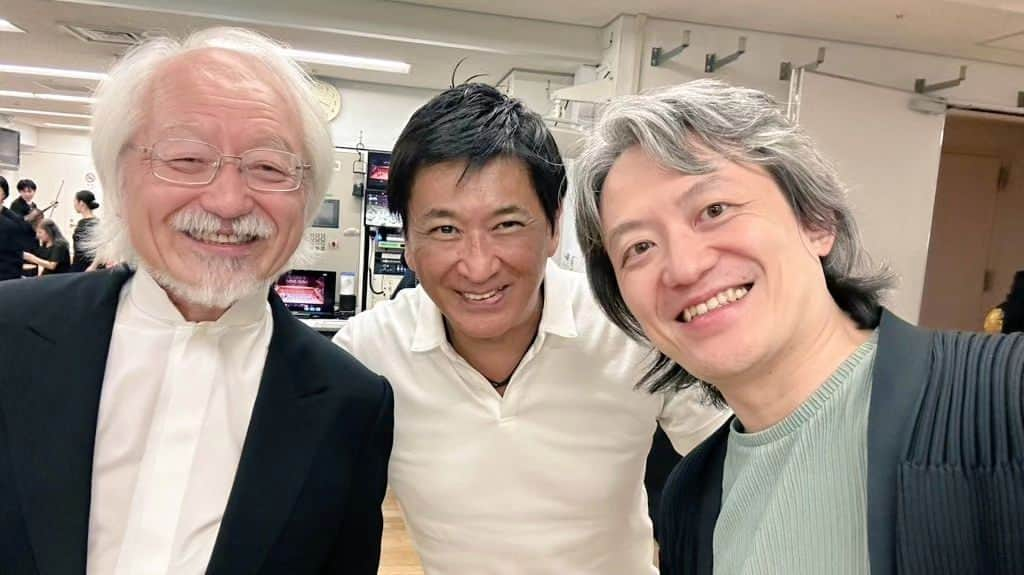 藤岡幸夫のインスタグラム：「鈴木雅明マエストロ＆BCJでオールシューベルト❗未完成は刺激的でドラマティック❗ミサ曲５番は合唱団が圧巻❗でソリストも素晴らしかった🥰勉強になりました。息子さんでBCJ常任指揮者の鈴木優人くん（再会嬉しかった）は１０月に関西フィルと演奏会あります❗  そして素晴らしいソロの皆さんでした❗鈴木准さんは何度も共演してる方、清水華澄さんは１２月に第九で、安川みく＆大西宇宙さんは来年関西フィルとフォーレのレクィエムで共演するの楽しみ🤩  このアカウントは表アカウントです。裏アカウントも宜しければ ↓ @sachiofujioka  #BCJ #鈴木雅明 #鈴木優人」