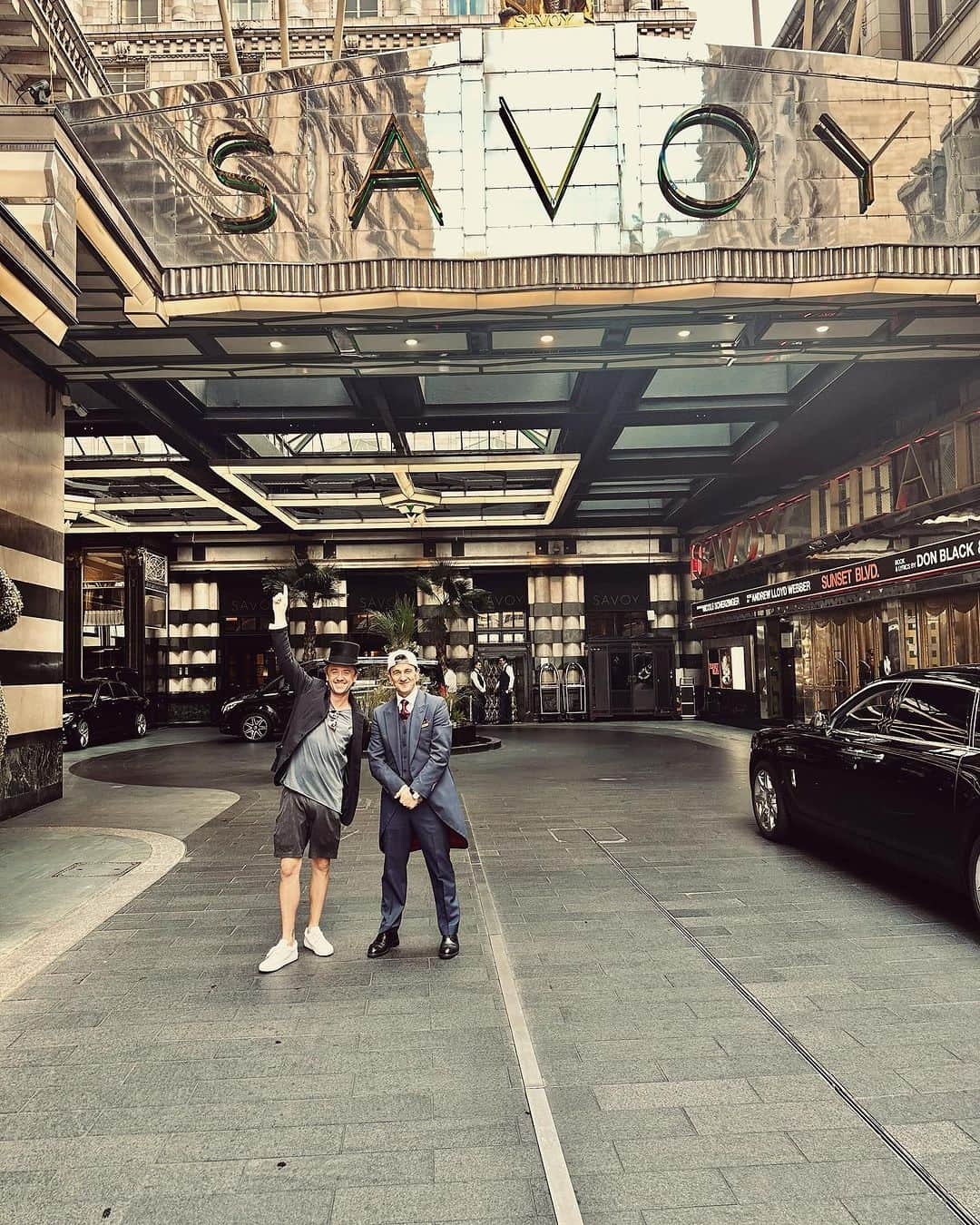 トム・フェルトンのインスタグラム：「Looking for the best place to stay in London? Look no further than @thesavoylondon @fairmonthotels - It is utterly superb ❤️」