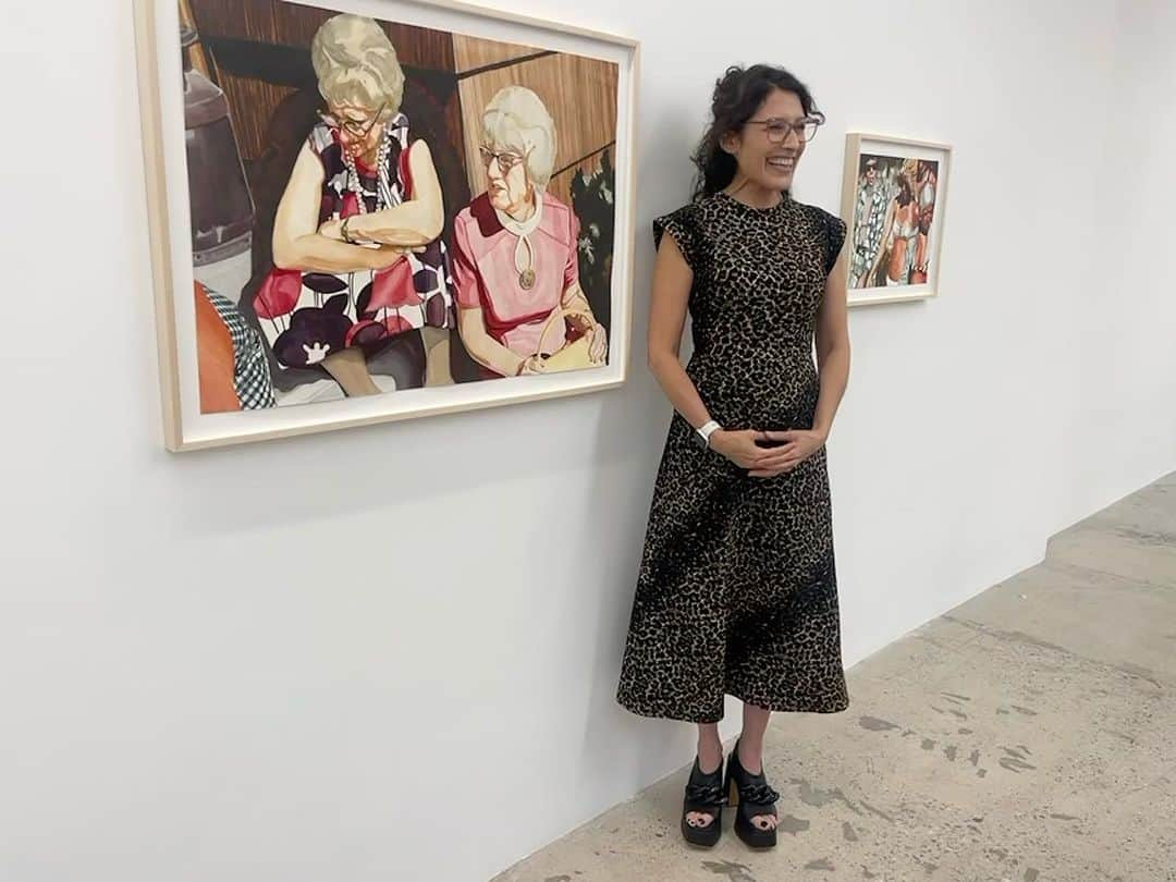 リサ・エデルシュタインのインスタグラム：「Wow, some of my favorite people came to the opening at @anatebgigallery and it was such a beautiful experience. Thank you! The show is up til October 28th xxxxx  6150 Wilshire Blvd  Tuesday-Saturday」