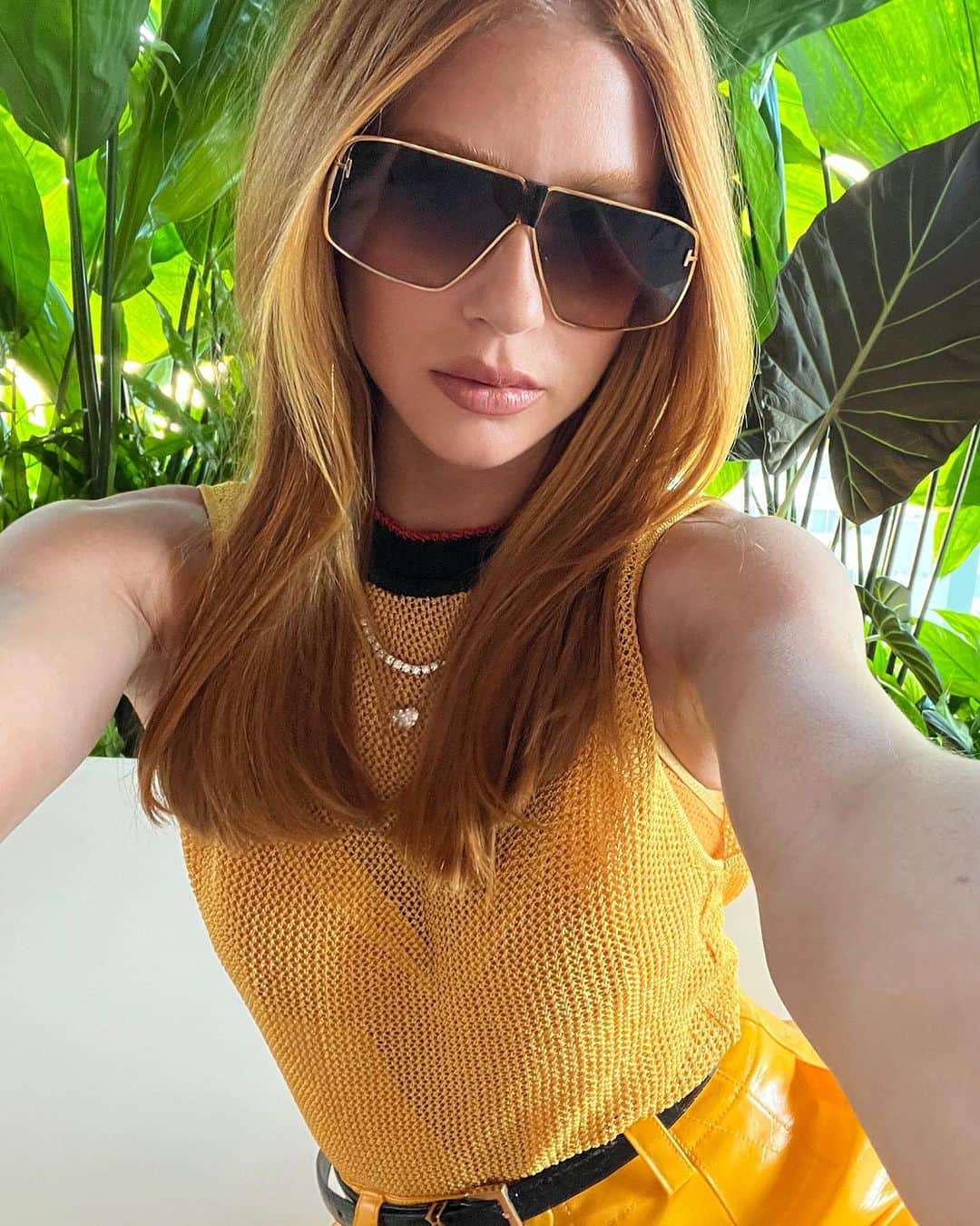 マリーナルイバルボサのインスタグラム：「@shopginger 🐝」