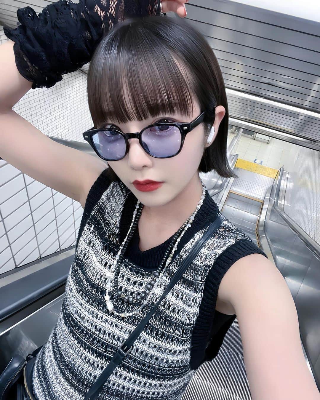 のインスタグラム：「. 夏はサングラス必須👓紫外線しんどい☀︎☀︎」