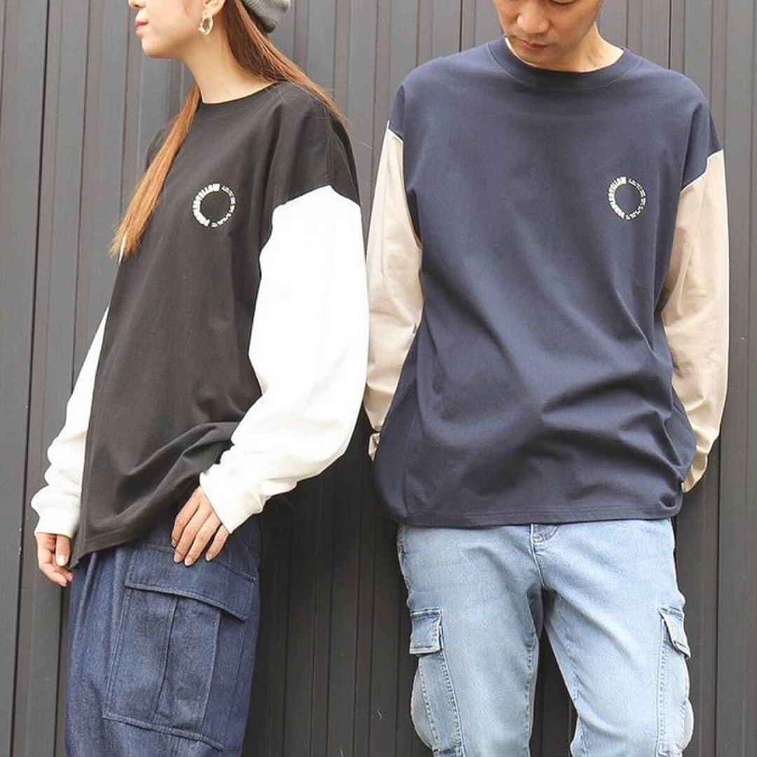 Purple & Yellowのインスタグラム：「【 MEN'S & WOMEN'S ITEM 】.  バックにいれた大きなサークルプリントがCOOL。  サイズ違いの同じグラフィックを左胸と背中に入れたワイドシルエットの長袖Tシャツ。  落ち着いたカラーリング、秋のコーディネートに取り入れやすいデザインです。  袖の色の使い方が3色それぞれ異なります。  ■サークルプリントＴシャツ 品番:55-32TE52 価格¥4,400(tax in) カラー:ネイビー.ブラック.ミント サイズ:S.M.L  #パープルアンドイエロー #purpleandyellow #コムサイズム #commecaism #サークルロゴ #ロゴt #ロゴtコーデ #ロゴtシャツ #長袖t #長t #ロンｔ #ロンt #ロンtコーデ #リラックスコーデ #リラックススタイル #レディースコーデ #メンズライクコーデ #メンズコーディネート #ストリートコーデ #ストリート女子 #ストリート系女子 #ストリート系男子」