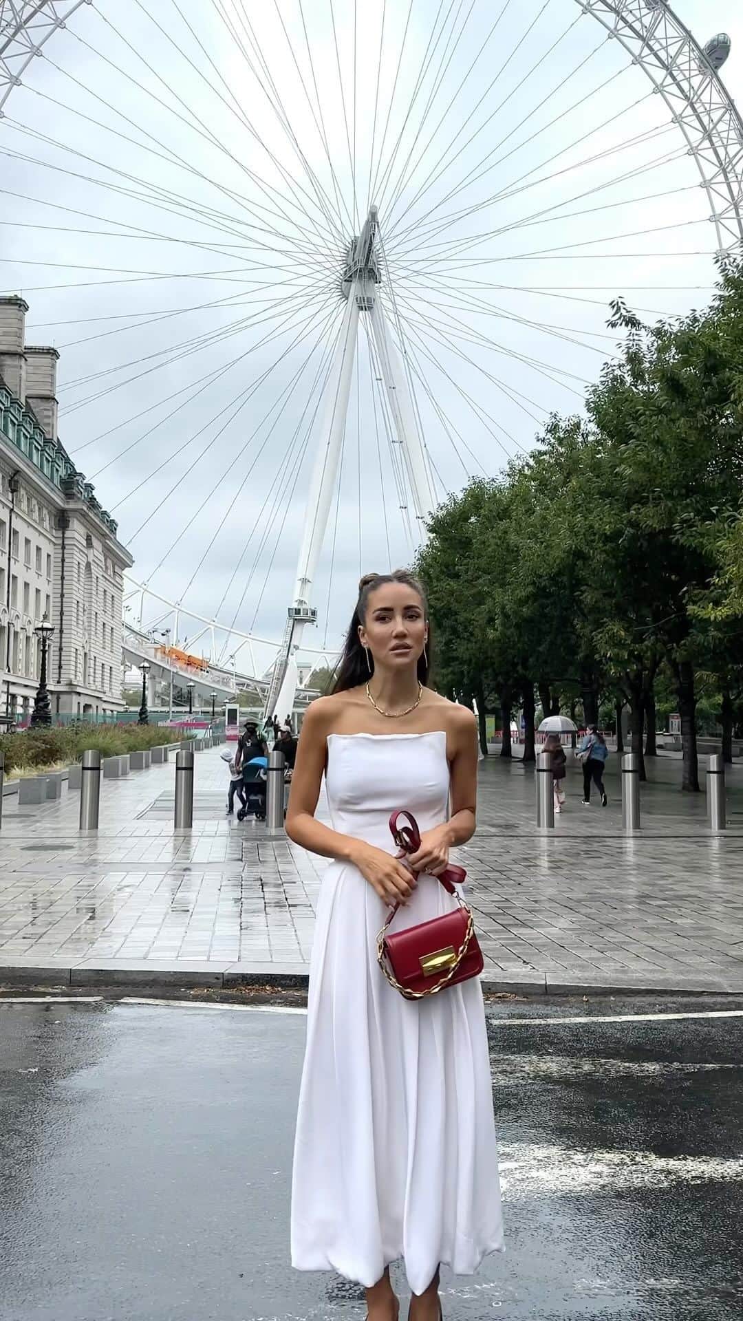 Tamara Kalinicのインスタグラム：「Eye loved the @tovestudio show (pun intended) at #LFW」
