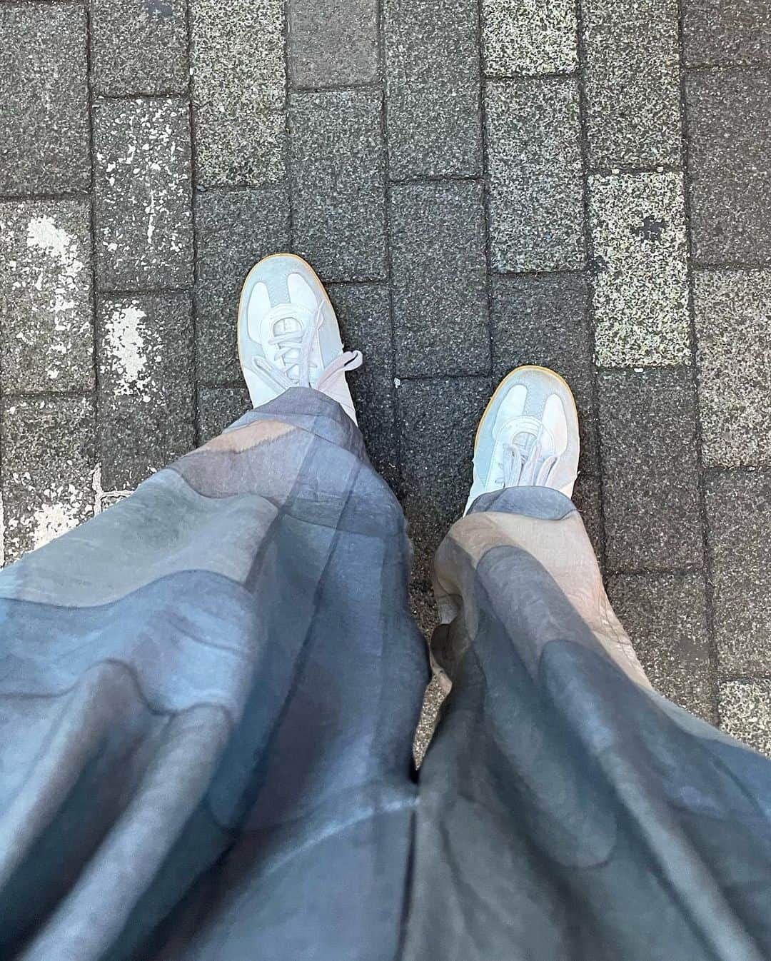 中込悠さんのインスタグラム写真 - (中込悠Instagram)「今日は 『ゴールデン街の酒場に入る勇気が出なくて何往復もしている人』。  いつかゴールデン街デビューができた際には、 きちんとご報告します。  tee:#undercover  pants:#yoke  shoes:#germantrainer   #古着  #ゴールデン街  #ootd  #エレガント人生中込  #エレガント人生」9月18日 18時12分 - nakagomeu