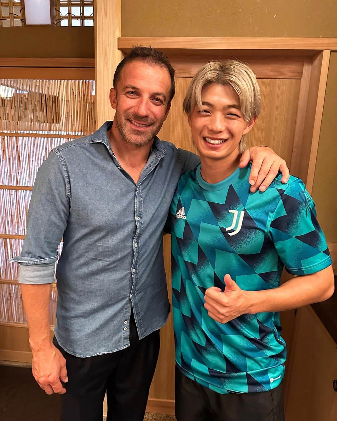 木村太陽さんのインスタグラム写真 - (木村太陽Instagram)「Thank you DEL PIERO 🇮🇹  Legend 🤲🤲🤲 It's a great pleasure to meet you🙏  See you in Italy 🇮🇹   #delpiero #italy #juventus #football#soccer #legend」9月18日 18時16分 - taiyojr.10