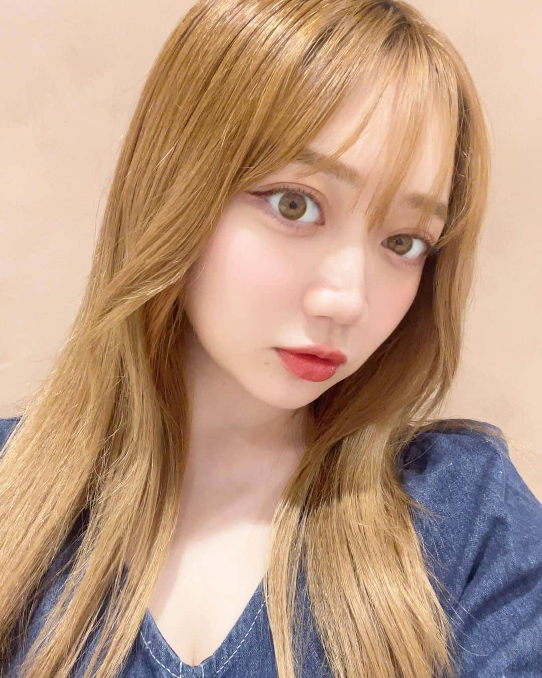 小澤しぇいんのインスタグラム：「やっほー💙  前髪シースルーにしたよ〜 韓国風ヘアにしたよぉ🇰🇷 久々に前髪作ったら友達に褒められたん😗  どう？？♡」