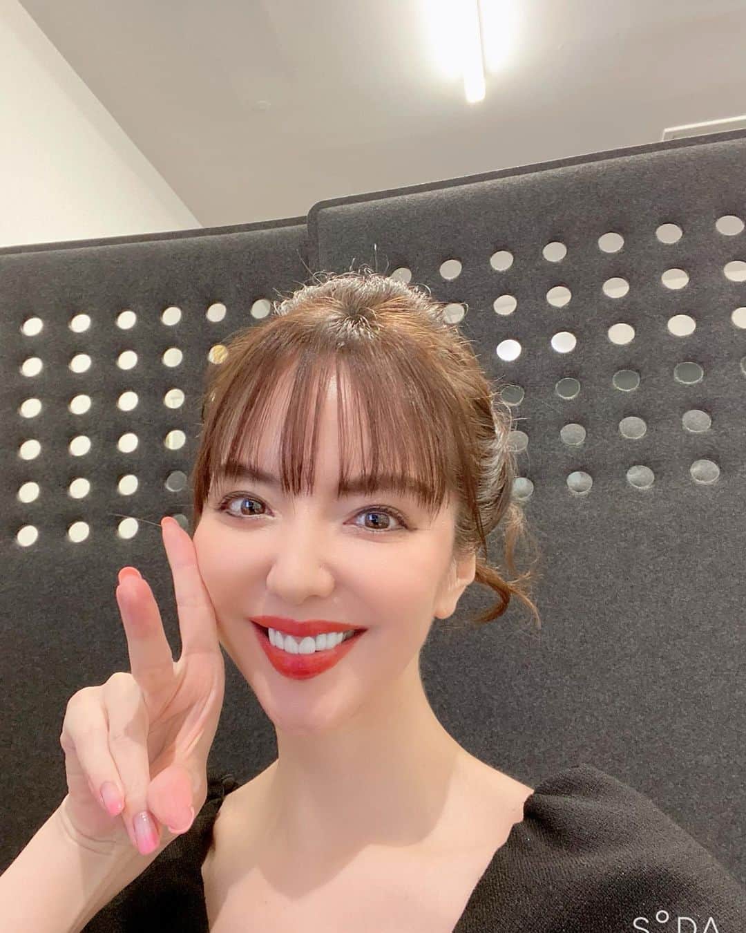 のインスタグラム：「突然のゲリラLIVE❤️ 見てくださりありがとうございます♪ 次はゲリラradioしまーす❤️ よろしくお願いします❤️  #インライ #おすすめのネトフリの映画かドラマあったら教えてください」