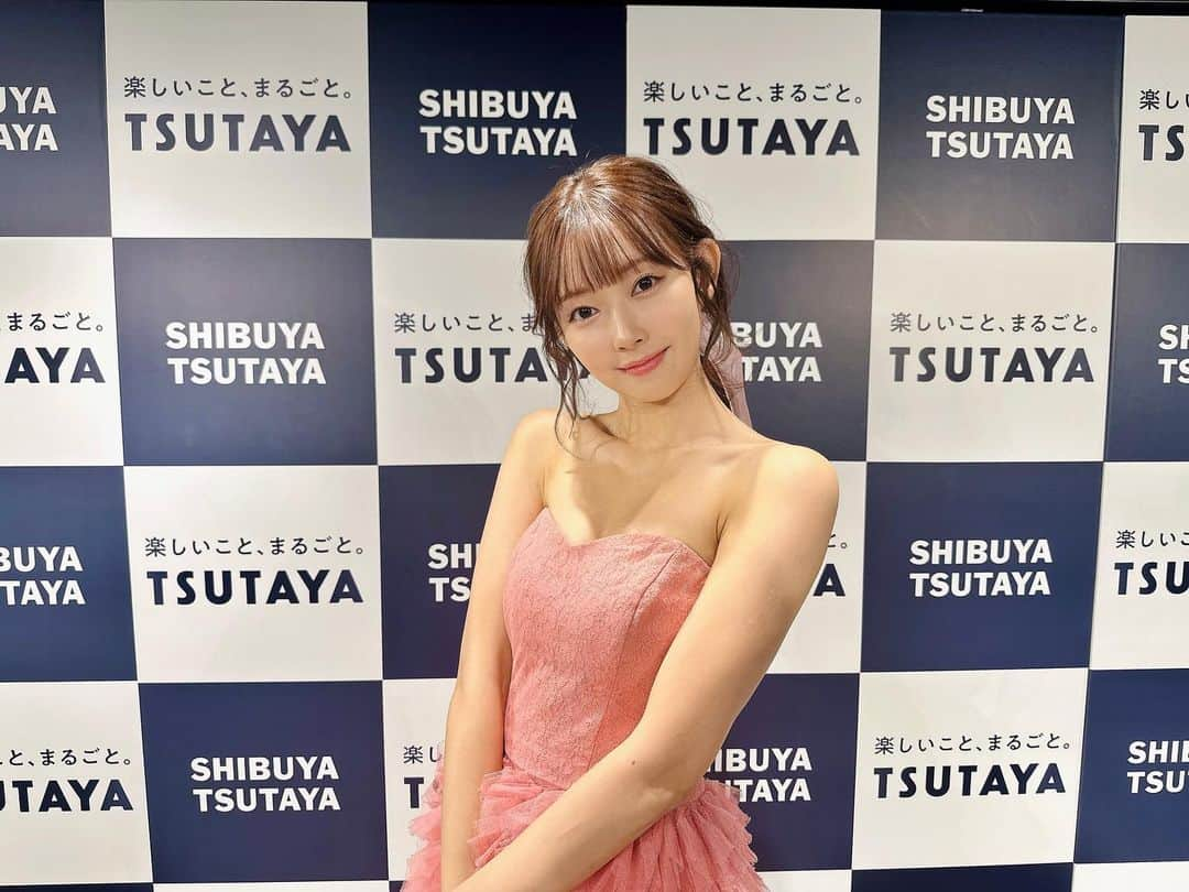 渡辺美優紀のインスタグラム：「. いよいよ明日9/19に発売を控えているフォトブック『だっぴ』のお渡し会をしました🧡 みんなとお話できて楽しすぎました❕ほんとうにありがとうございました🌷 記者会見もあり、お集まりいただいたメディアの皆さまもありがとうございました😊！ たくさんの方に見てもらえるの嬉しいので、ぜひ書店で見つけてね☺️ . #渡辺美優紀だっぴ」