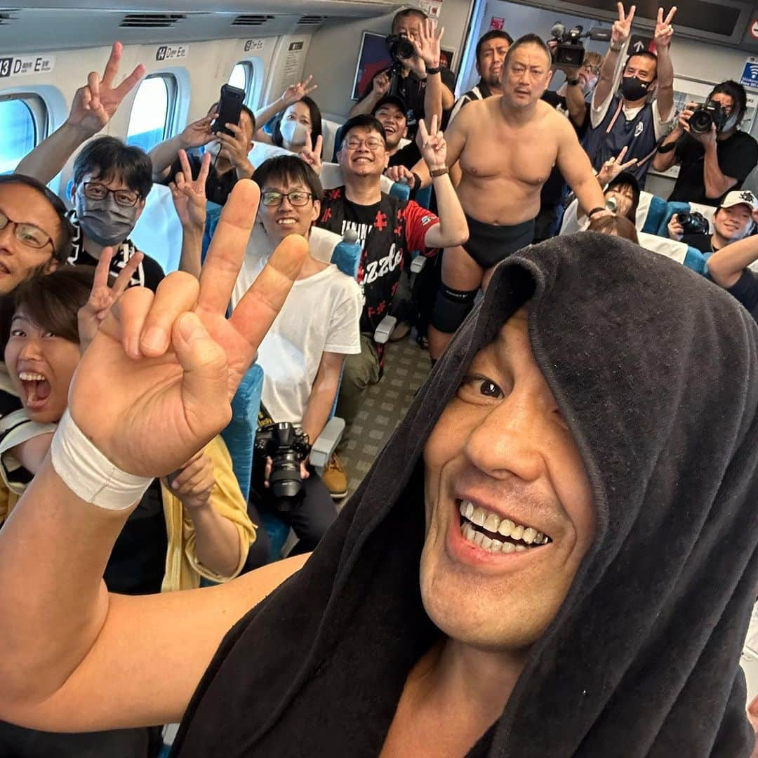 鈴木みのるさんのインスタグラム写真 - (鈴木みのるInstagram)「Shinkansen Bullet Train Pro-Wrestling  世界初、新幹線プロレスも大盛況に終わった。入場する時に携帯を持っていたので記念に一枚。ここから死闘が始まったのだ…。」9月18日 17時07分 - suzuki.d.minoru