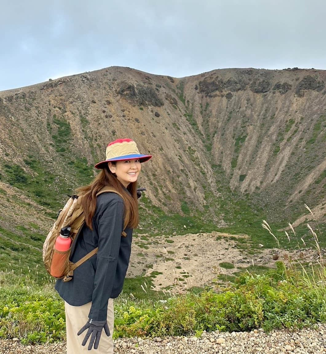 南野陽子のインスタグラム：「全国的に猛暑日でしたね💦 水分補給はしっかりしましょ😊 　　　　　　　　　スタッフ🕊️より  📺フジテレビ『ぽかぽか』 9月19日(火)11:50〜13:50(生放送)  📺日本テレビ『解禁！音楽番組名シーンランキング　THE神うた』 9月20日(水)21:00〜22:54  📺BS朝日『そこに山があるから』 9月20日(水)22:30〜22:54  📺テレビ朝日『仮面ライダーガッチャード』 毎週日曜日　朝9:00〜9:30 【一ノ瀬珠美 役】  📻 文化放送『須田慎一郎 南野陽子の 誰にもわかる"経済学"』 毎週土曜日 17:30～ 17:45  💿『明日への虹』各音楽サイト配信中  💿『南野陽子SUPER HIT』主要高速道路サービスエリアにて販売中 ¥2,096(税込)  📖(株)ヘリテージ『昭和40年男10月号』 発売中  📖集英社　南野陽子写真集『FLOWERS Another edition』週プレグラジャパン！ほか主要電子書店にて販売中  #9月 #吾妻小富士 #ぽかぽか #THE神うた #昭和40年男 #明日への虹 #そこに山があるから #仮面ライダーガッチャード #南野陽子SUPER HIT #集英社 #FLOWERS Another edition #ラジオ #nanno #南野陽子」