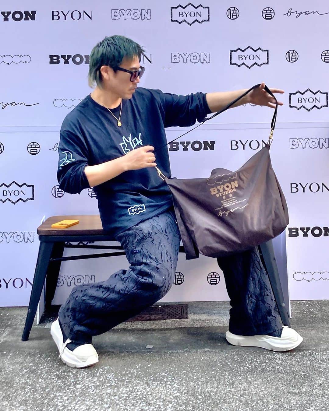 MIHIRO 〜マイロ〜のインスタグラム：「@ByonStudios 展示会、ありがたいことにだーいせーいきょーーう（大盛況）でーーーす！  今夜8時までの展示会「グラトニー代官山」でオーダーをしてくださる方、私が待ってますよー。  会いましょう。  オンラインオーダーが良い場合は焦らずにね⭕️  でも、みんなの顔みたいなあ。  お待ちしてますっ♪  Photos: @ison.kawada ( @impannatore_official )」